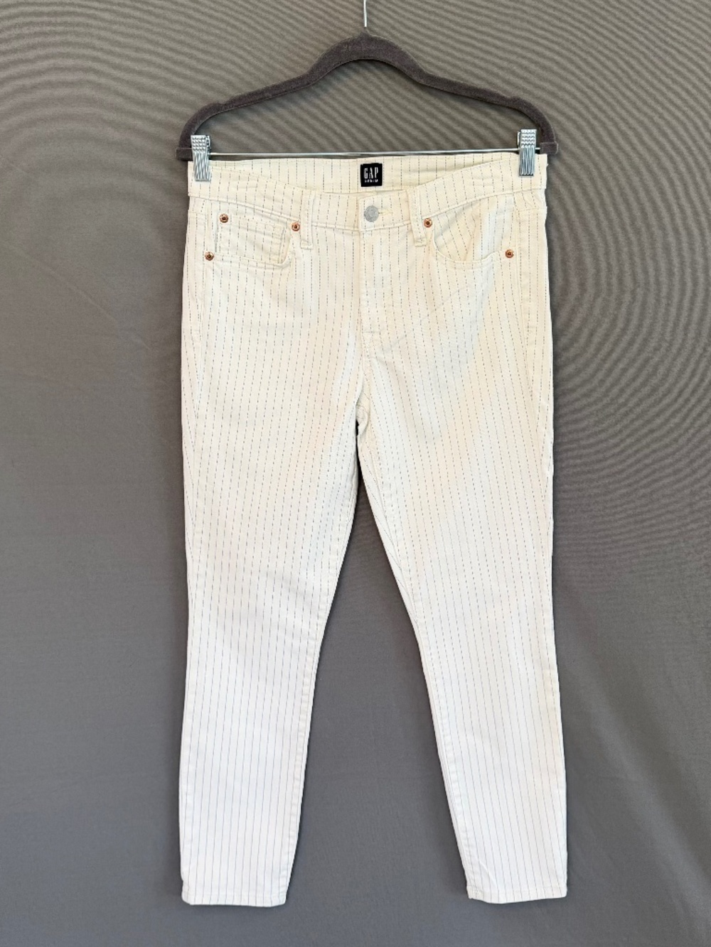 GAP DENIM Women’s Size 29 True Skinny White Pale Blue Pinstripe Ankle Jeans